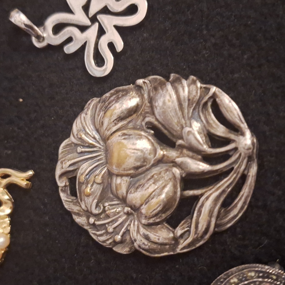 Silver brooch pin